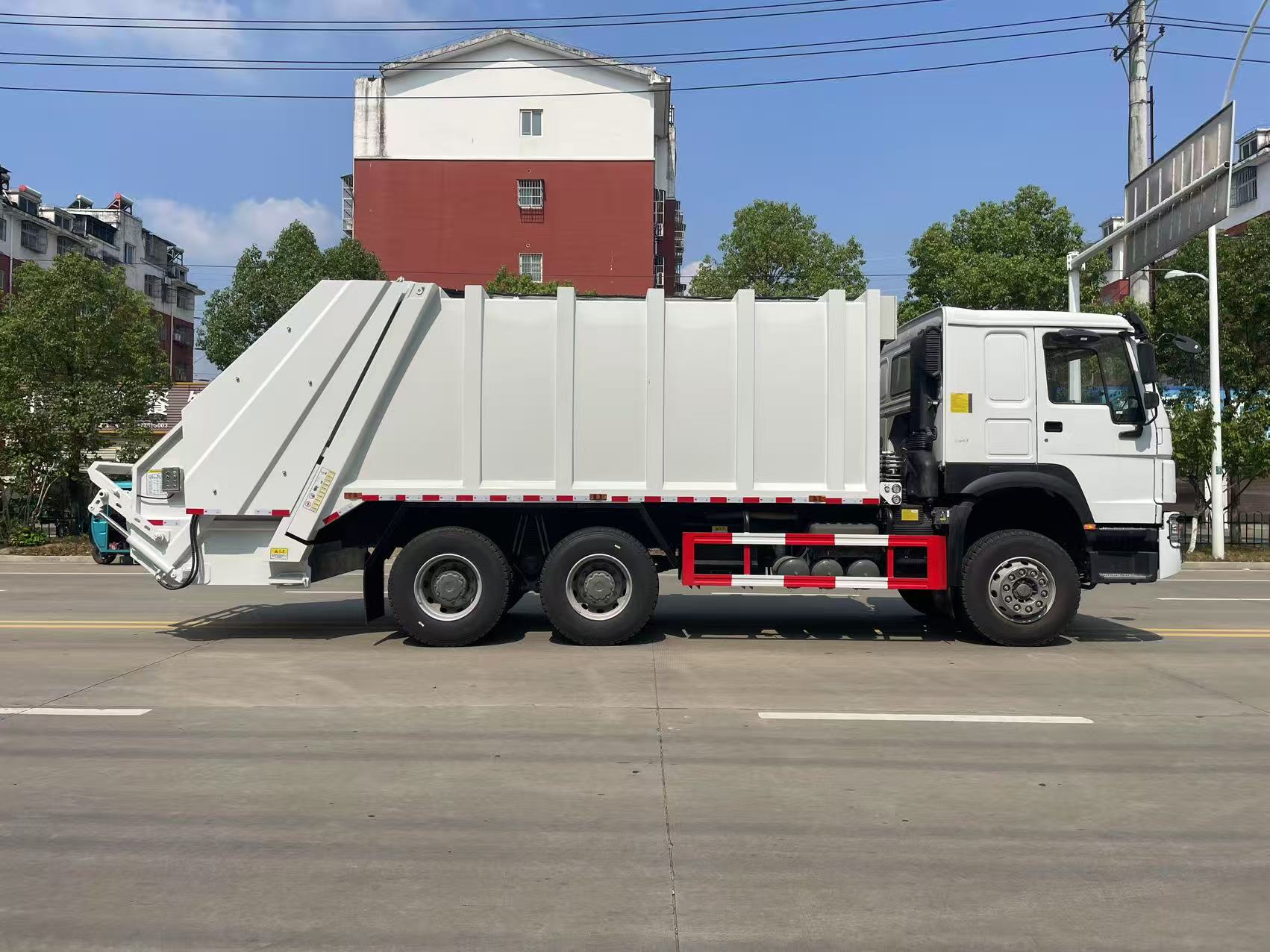 HOWO 7 Compression Garbage Truck