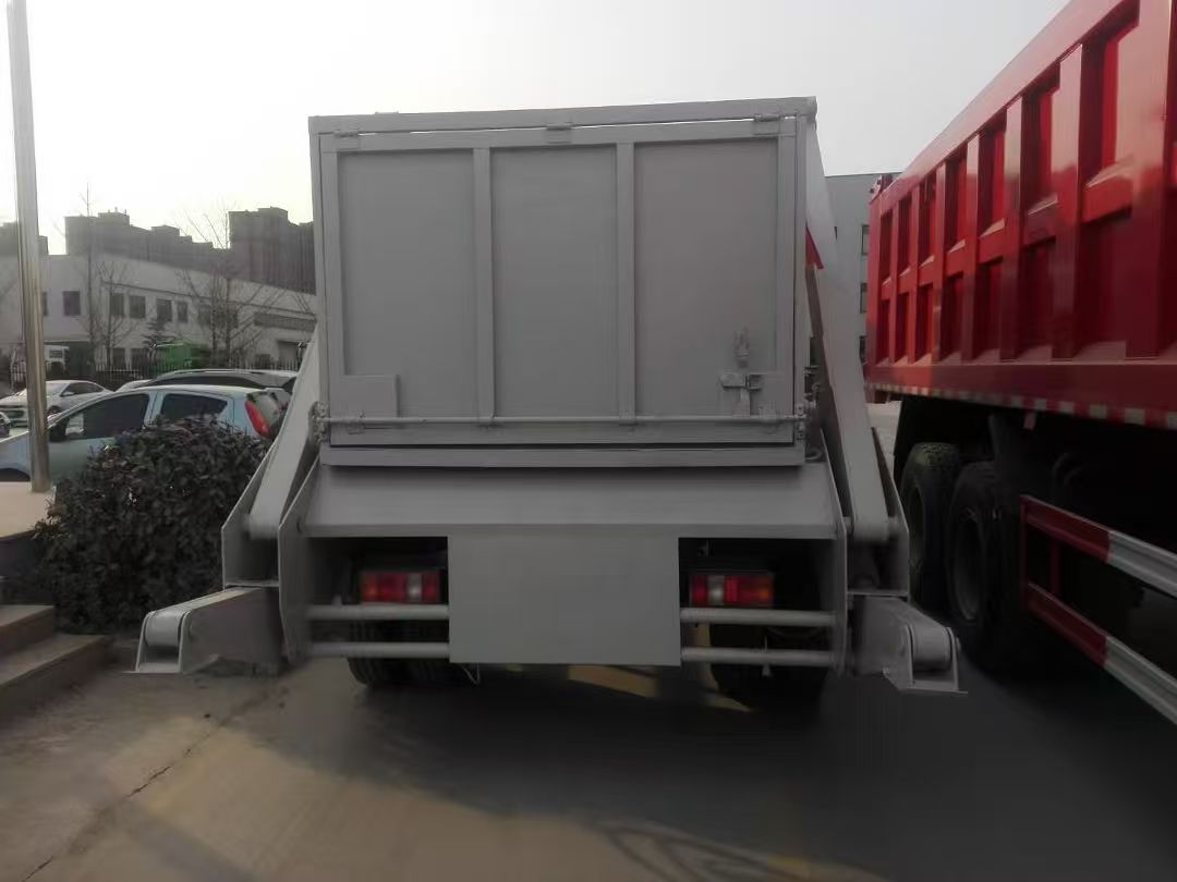 HOWO 7 Swing Arm Garbage Truck