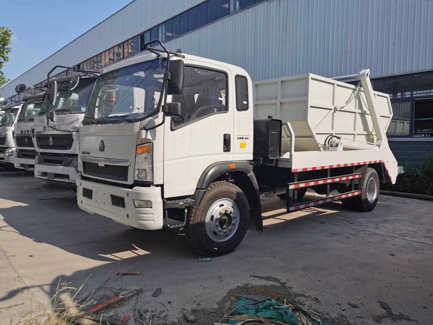 Articulated garbage truck