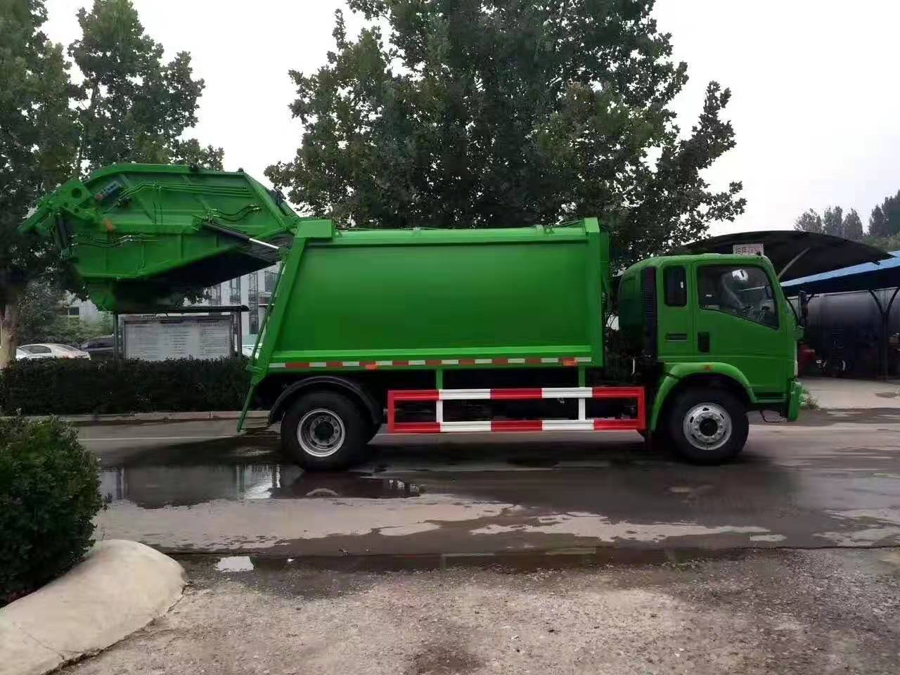 Compressed garbage truck