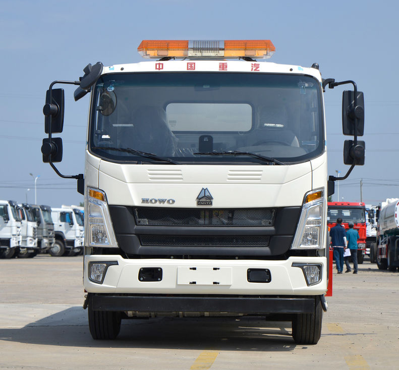 Light fuel tank truck