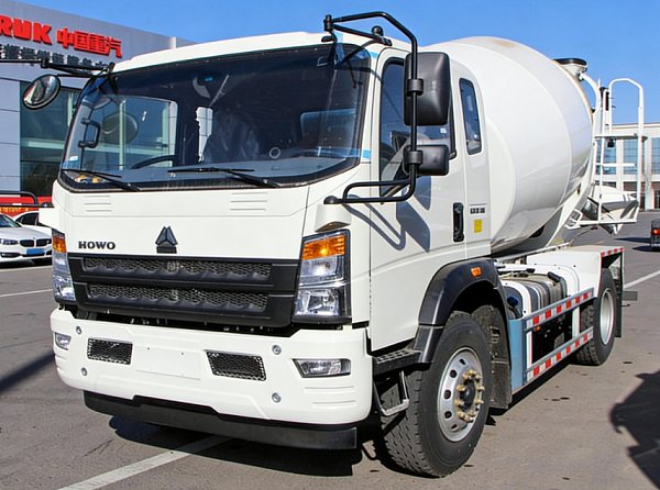 Light concrete mixer truck