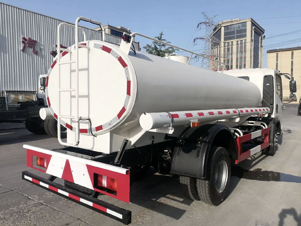 Light Sprinkler truck