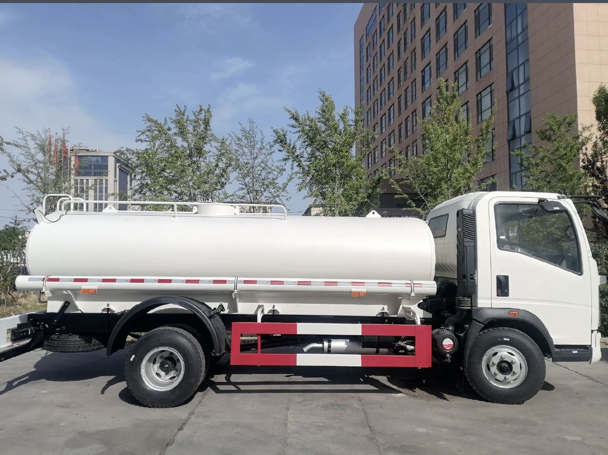 Light Sprinkler truck