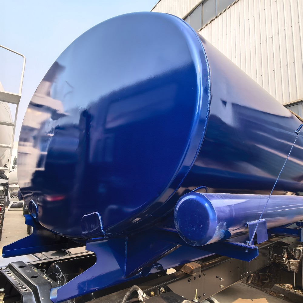 Light Sprinkler truck