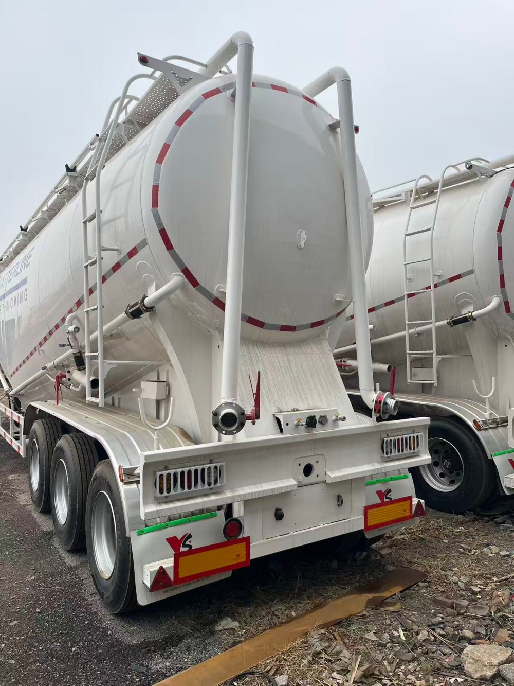 Cement tank trailer