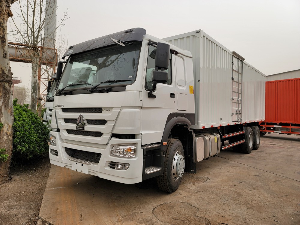 HOWO 7 6×4 Van truck