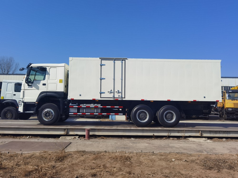 HOWO 7 6×4 Van truck