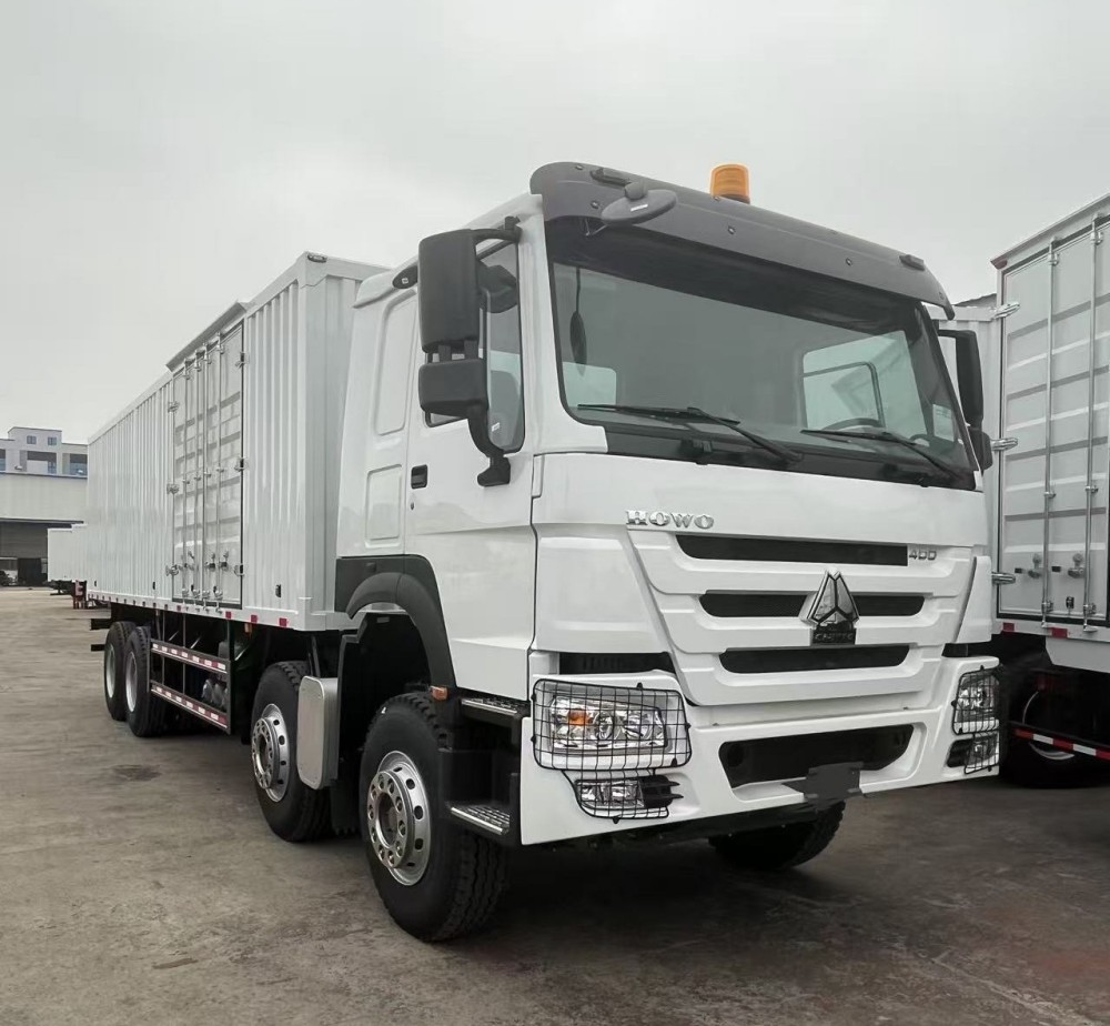 HOWO 7 6×4 Van truck