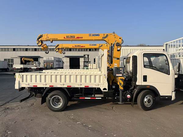 Light crane truck