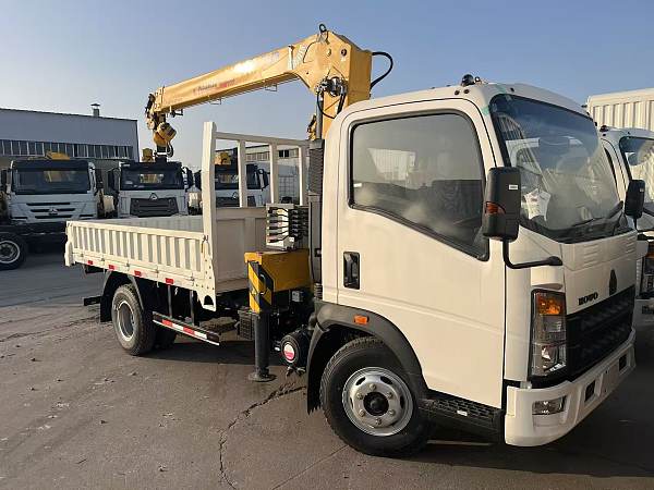 Light truck crane