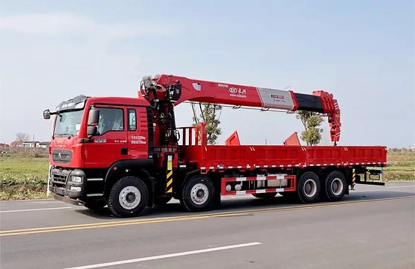 HOWO TX 8×4 Crane Truck (1)