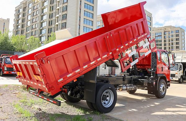 Light dump truck