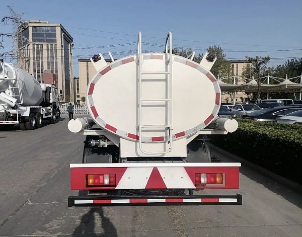 Light truck watering
