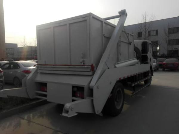 Swing Arm Garbage Truck