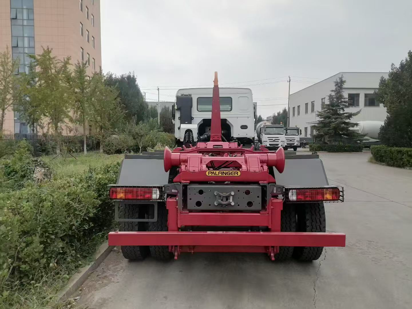 HOWO 7 Hook Lift Garbage Truck