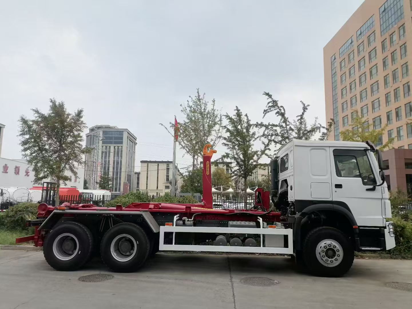HOWO 7 Hook Lift Garbage Truck