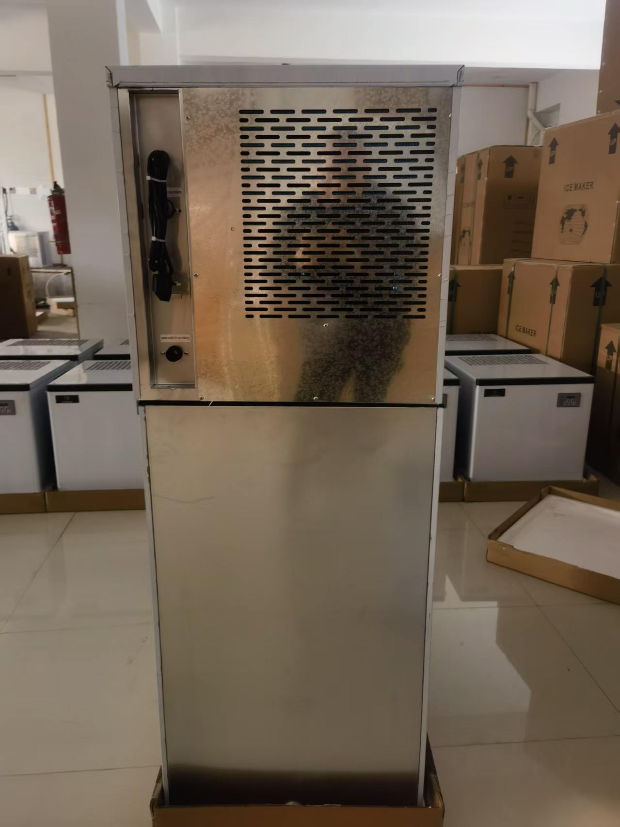 200kg/24h Commercial Ice Maker Cube Ice Making Machine