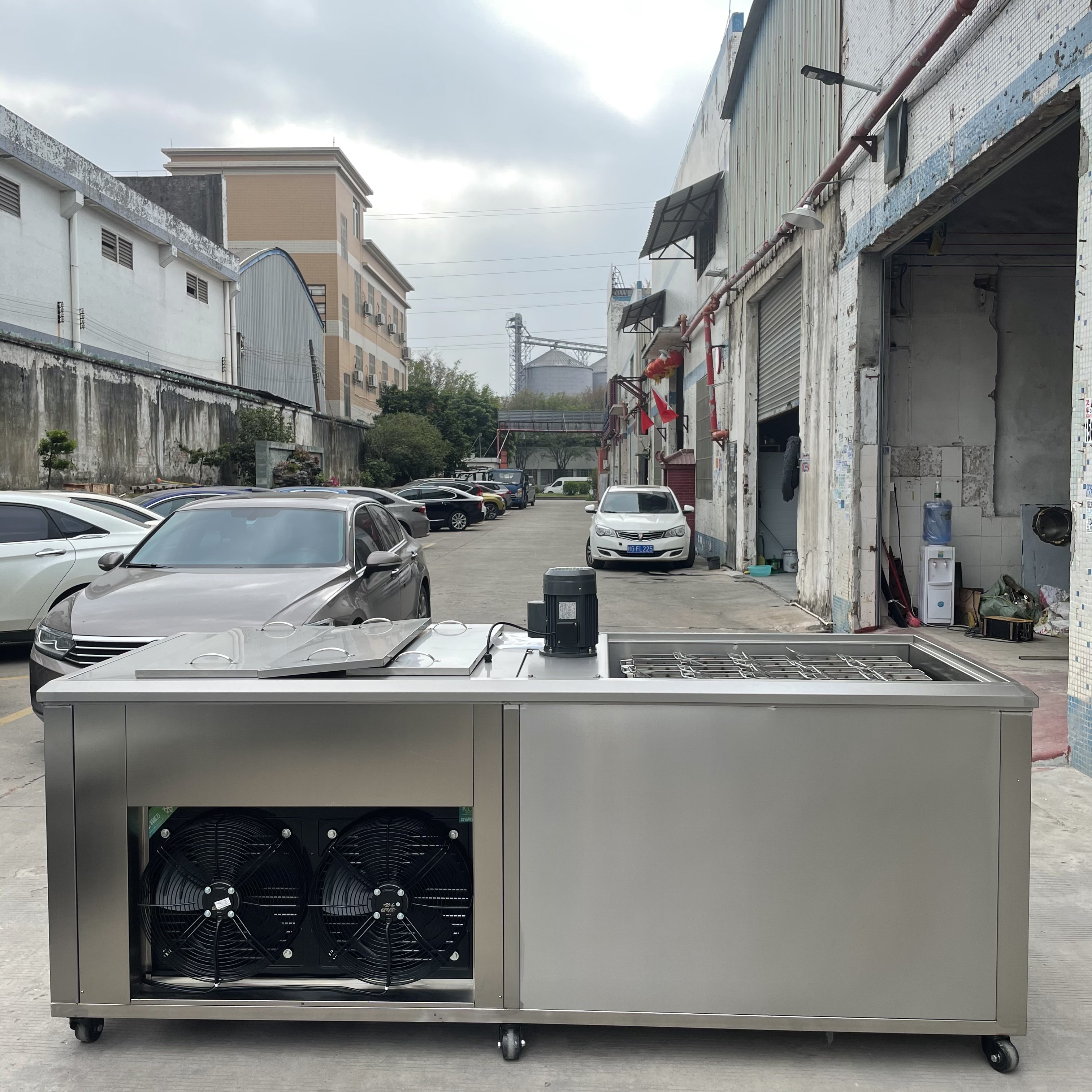 300kg 500kg 1000kg/day ice block machine block ice maker machine for africa market  industrial brine block ice making machine  1ton per day industrial ice block making machine big ice machine price  industrial block ice making machine  huge ice cube maker price  commercial ice block making machine