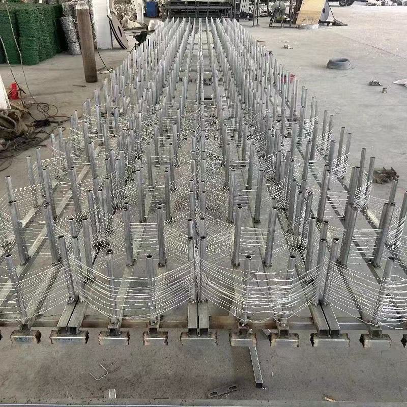 China Manufacturer Low Visibility Four-tier Mesh Entanglement Circular Security KN Tank Wire Mesh Barrier