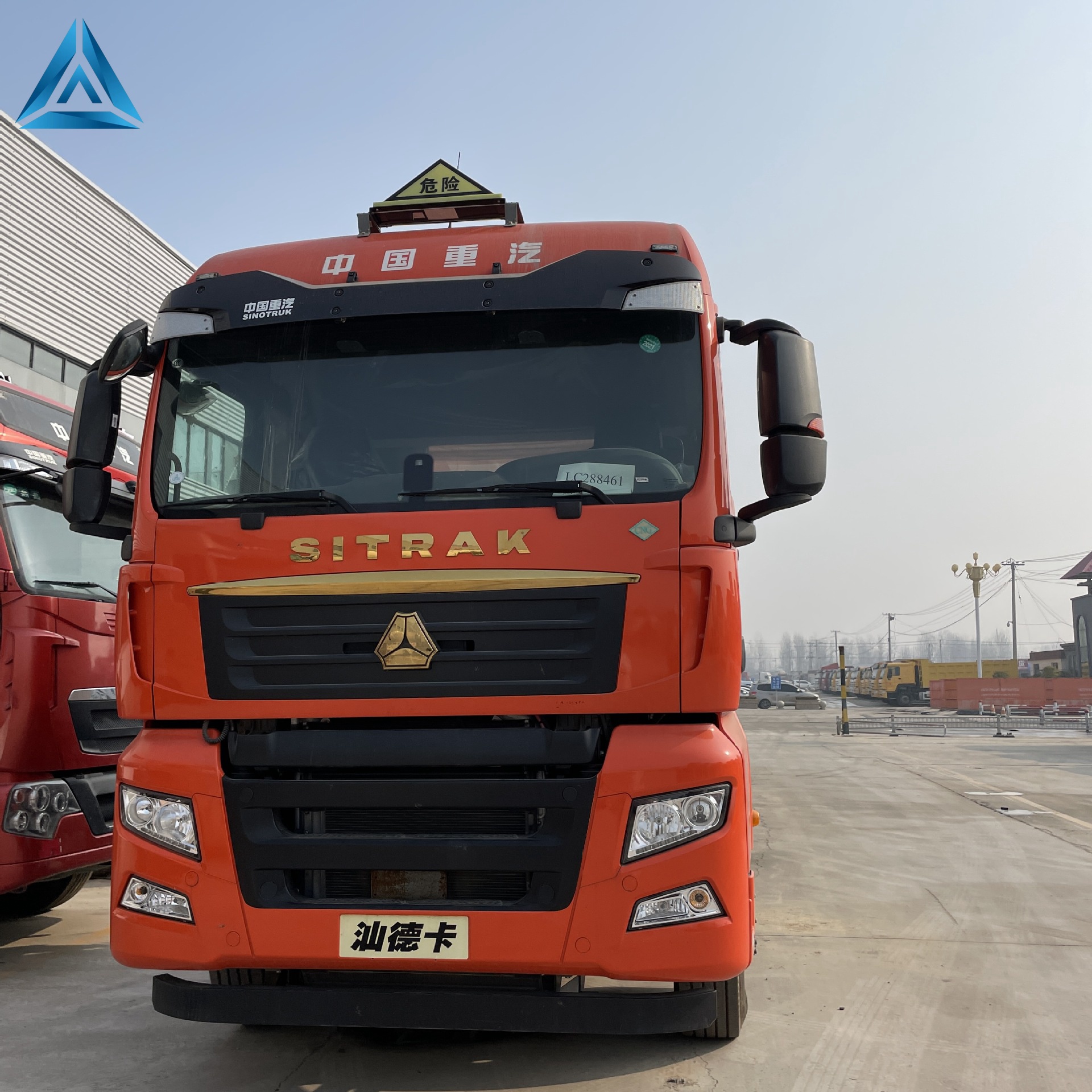 Sinotruk C7H Heavy Truck 440HP 6x4 CNG Tractor