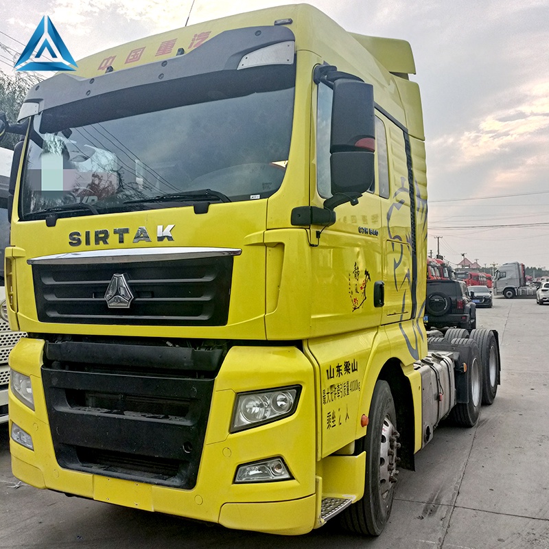 Sinotruk C7H Heavy Truck 540HP 6x4 Automatic Tractor