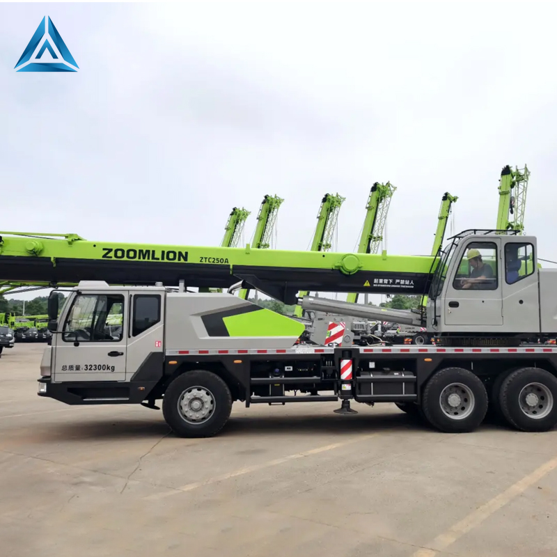 Zoomlion 25 Ton ZTC250A Heavy Truck Crane