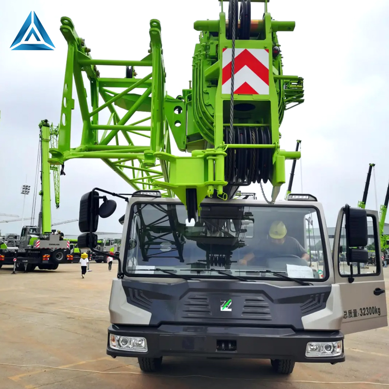 Zoomlion 25 Ton ZTC250A Heavy Truck Crane