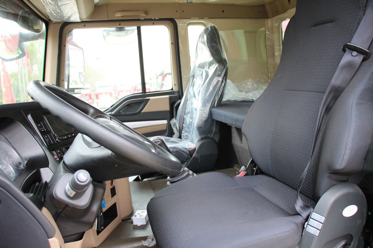 HOWO TX 460HP dump truck cabin interior