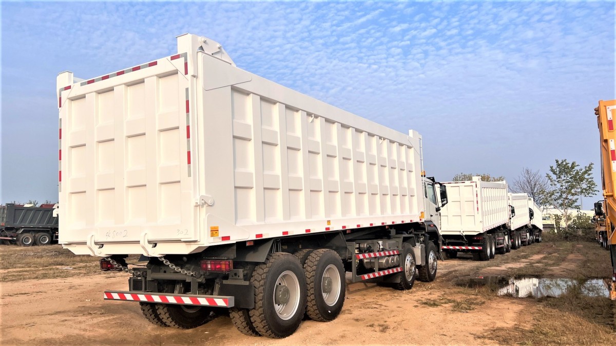 Howo NX 400HP 8x4 dump truck rear three quarter view tipping system