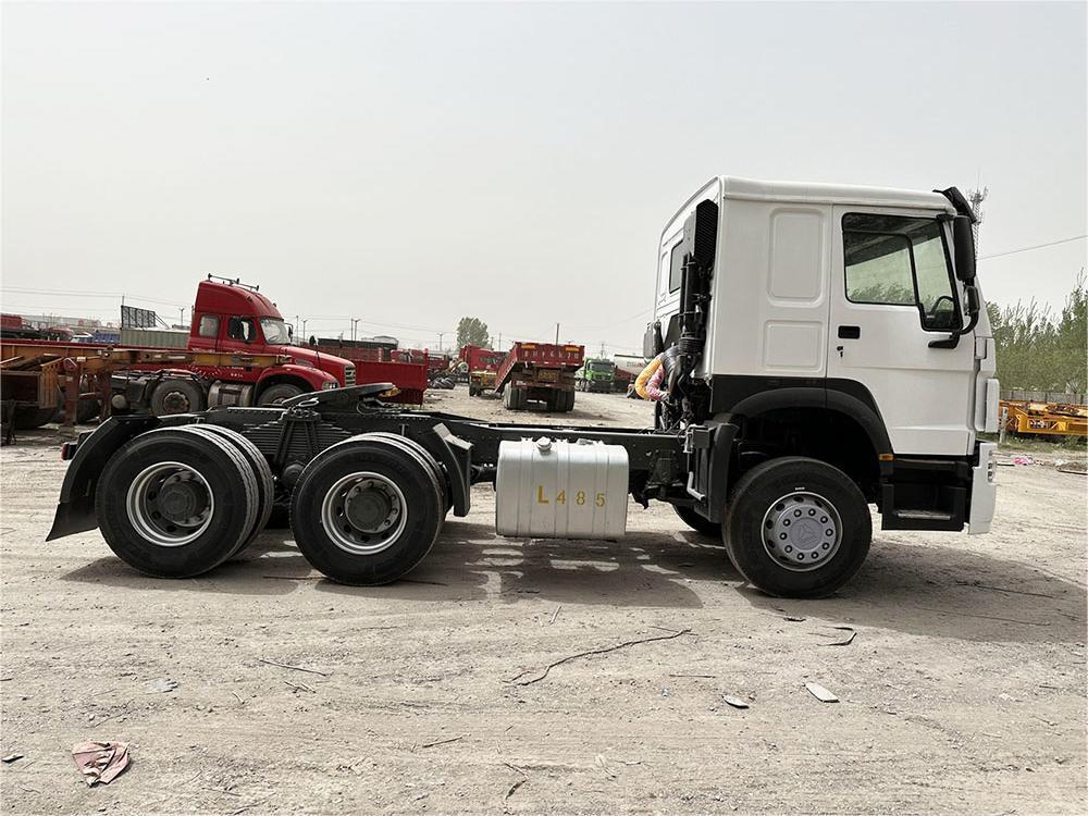 HOWO 371HP 6x4 Tractor Truck side view showing full length and 6x4 drivetrain configuration