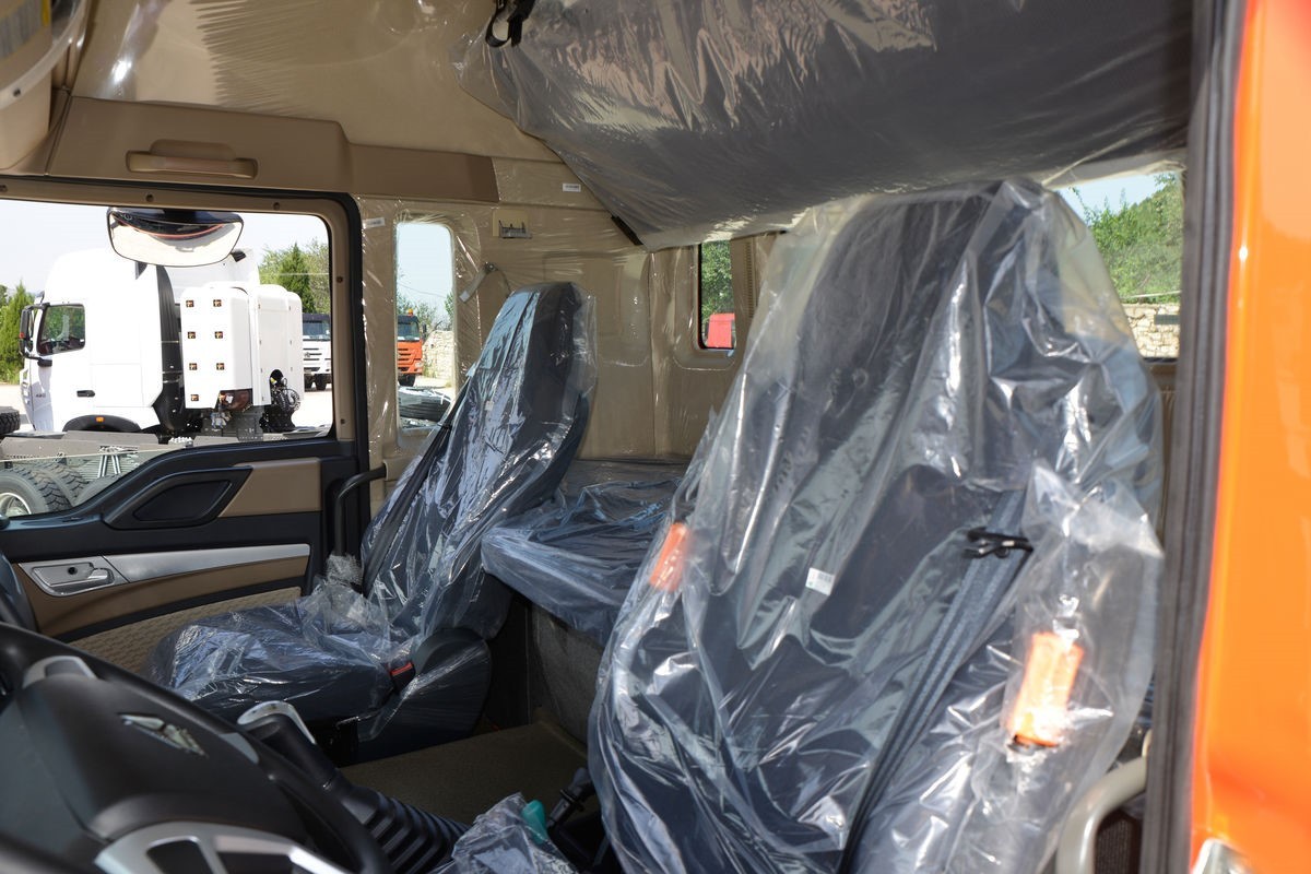 HOWO TX 400HP tractor truck cabin interior with ergonomic layout, air suspension seat, and sleeper berth
