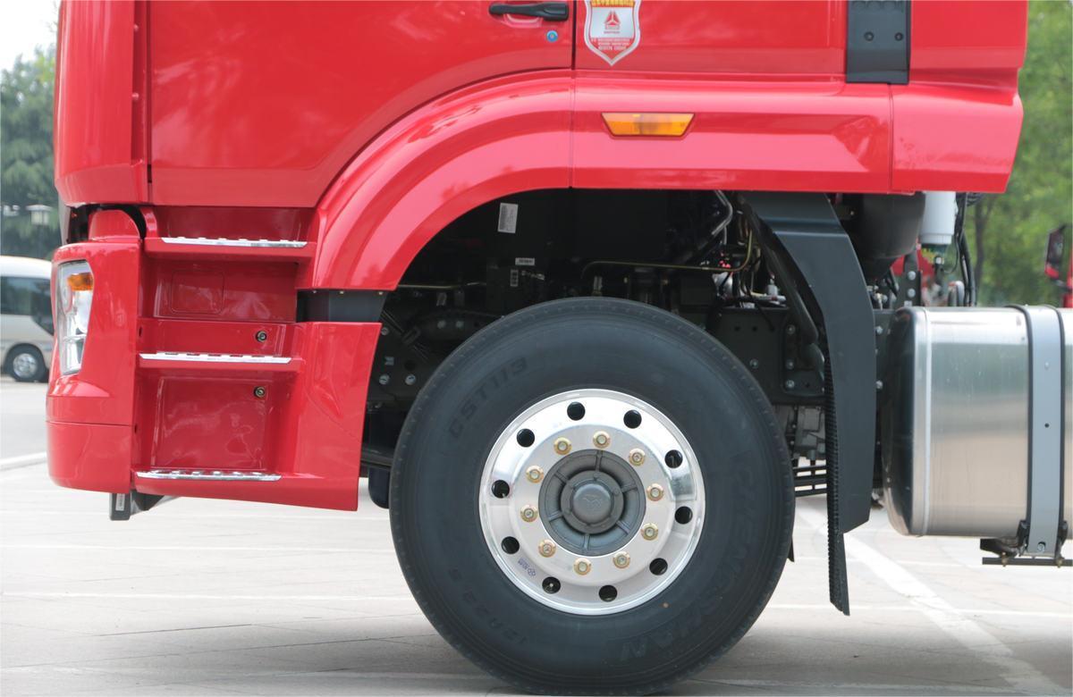 Hohan N7W 400HP 6x4 tractor truck tire detail designed for long-distance and heavy-load transport