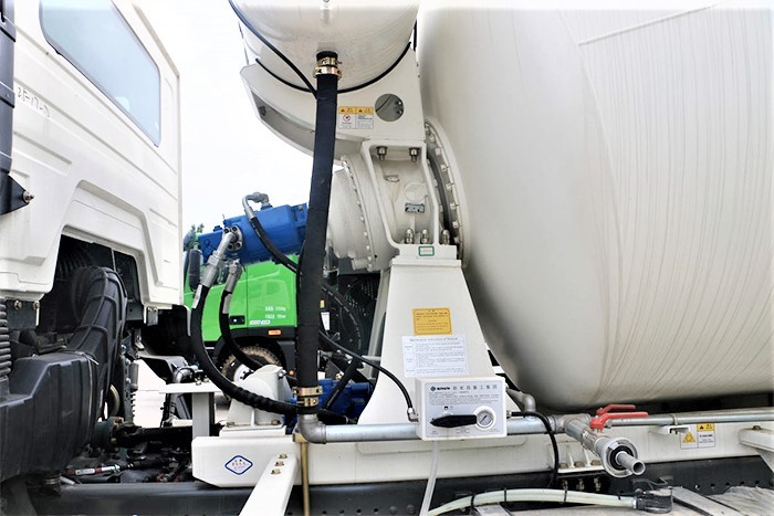 HOWO NX 380HP concrete mixer truck