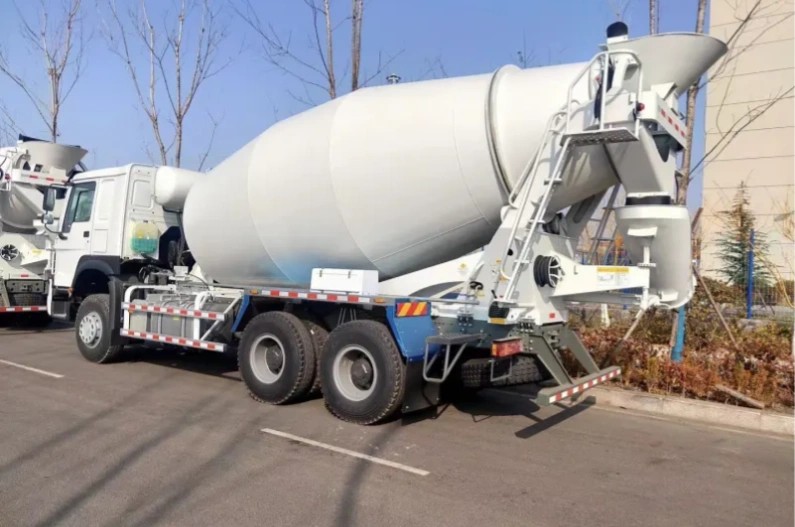 Howo 371HP concrete mixer truck mixing drum designed for heavy duty concrete transport