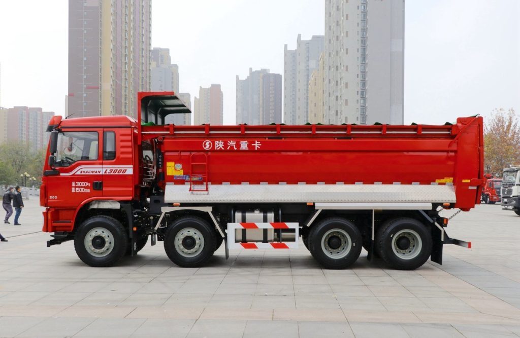 Shacman L3000 8x4 350HP dump truck side view showing 8x4 multi axle configuration and cargo box