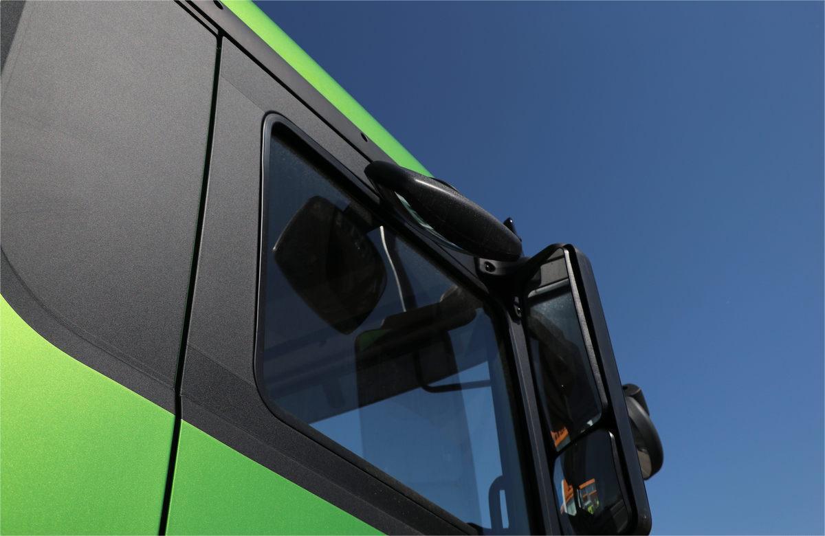 Shacman X3000 6x4 heavy duty dump truck