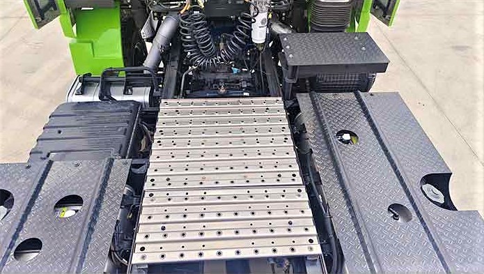 Shacman X3000 6x4 heavy duty tractor truck