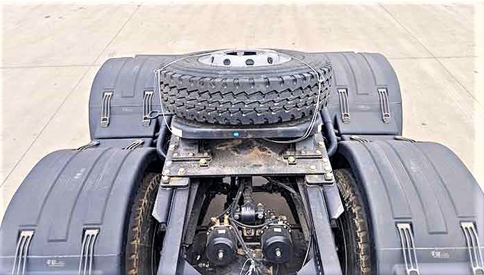 Shacman X3000 6x4 heavy duty tractor truck