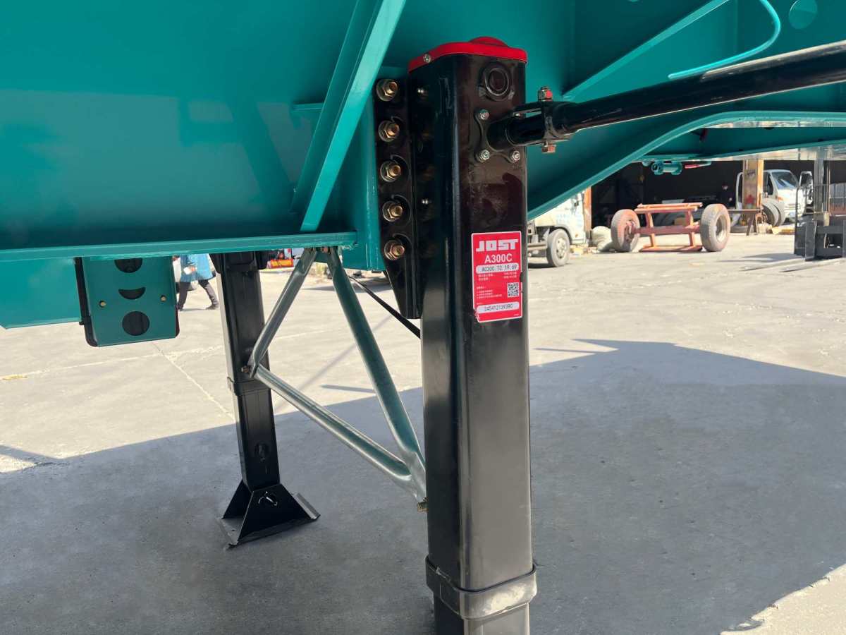 40ft flatbed semi truck trailer landing gear detail showing heavy duty support system