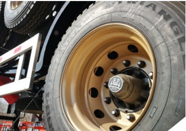 3 axle curtain side semi trailer tire detail designed for long distance cargo transport