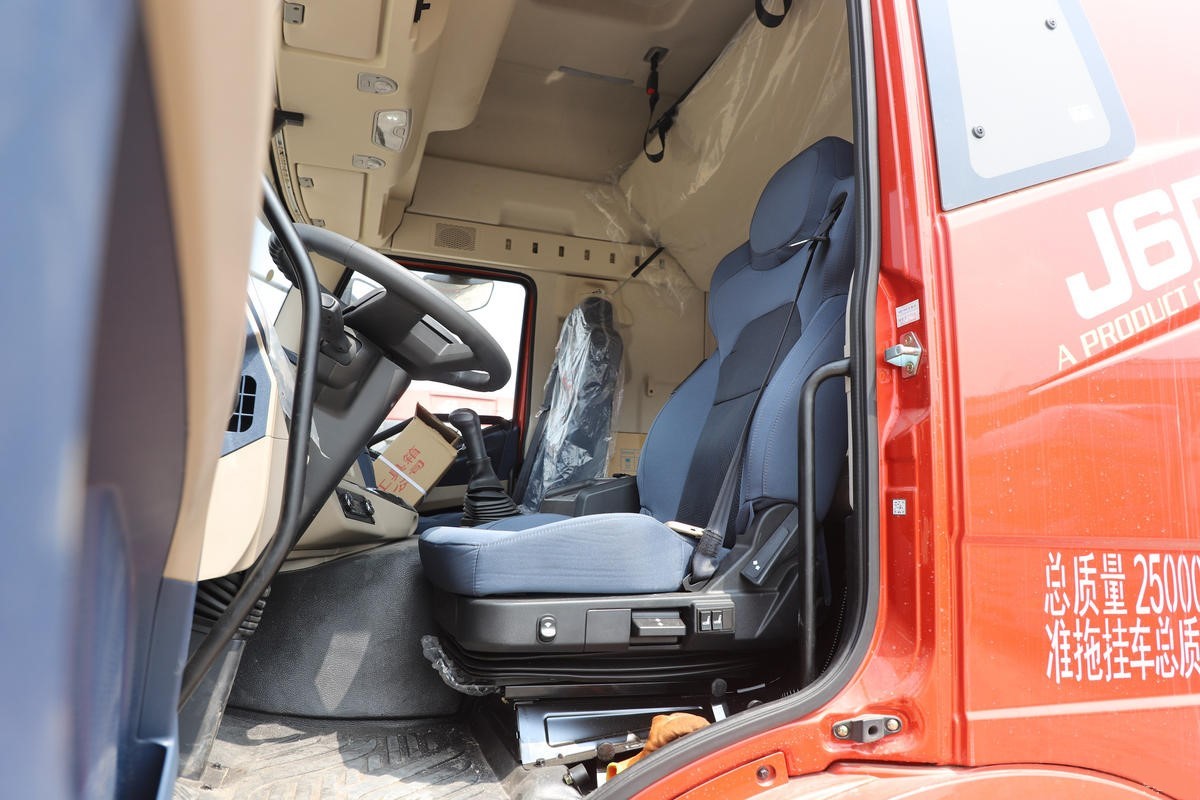 FAW J6P tractor truck