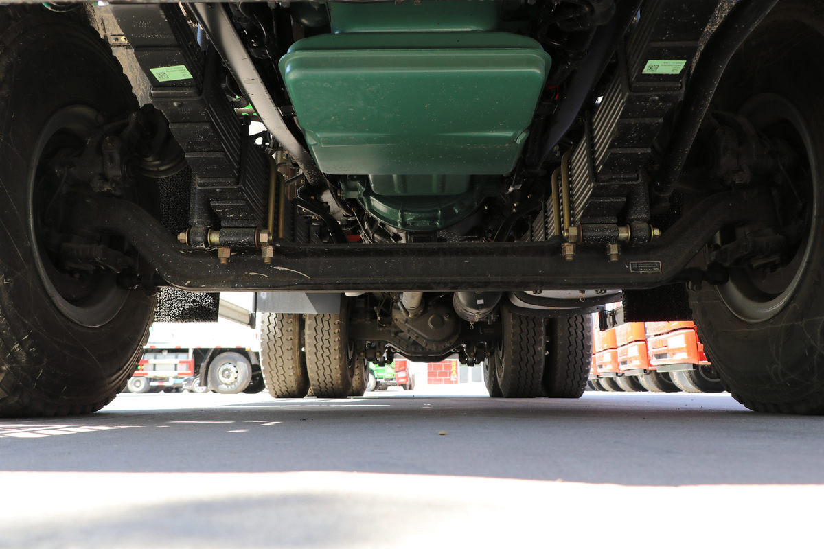FAW J6P 6×4 dump truck chassis detail showing reinforced frame, suspension and axle structure