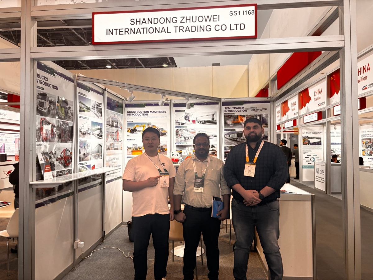 ZW Group team with international clients at Shandong Zhuowei International Trading Co Ltd stand SS1 I168.