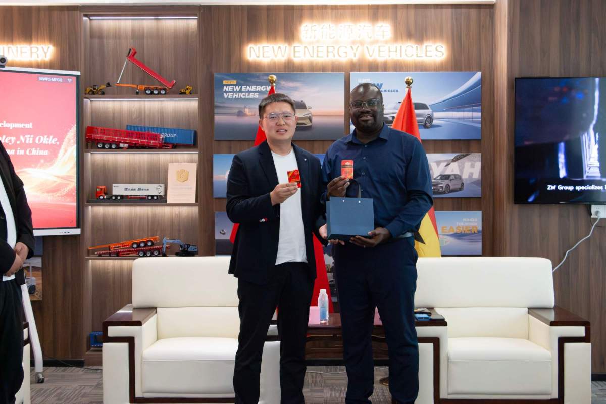 ZW Vehicle Group Chairman Yongchang Sun discussing with Ghana Embassy Minister-Counsellor Dr. Richmond Afotey Nii Okle during official visit in Jinan, China