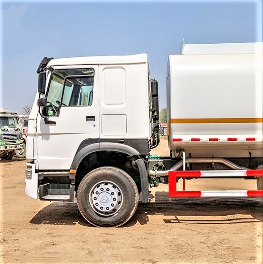 HOWO 375HP 6×4 Heavy Duty Fuel Tanker Truck