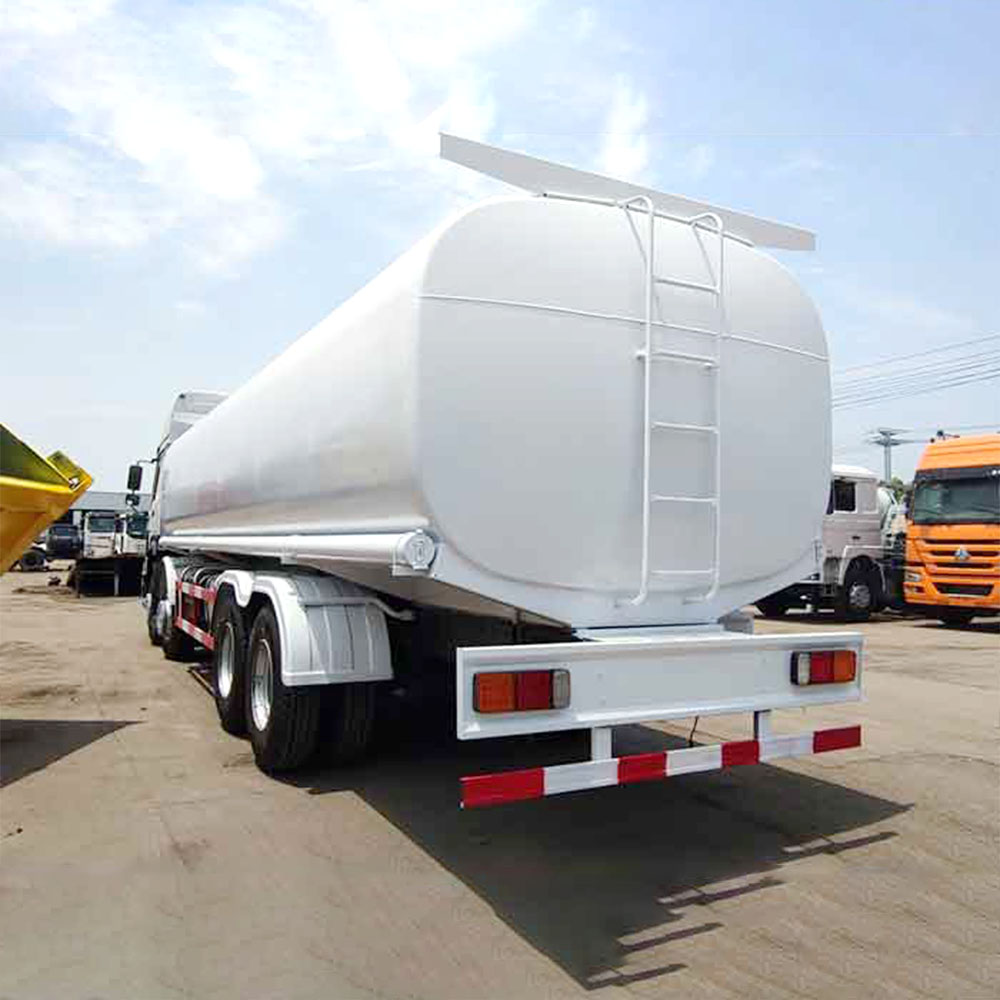 Camion-citerne de carburant poids lourd HOWO 8×4