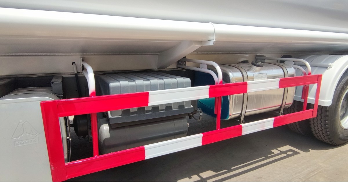 HOWO 8x4 fuel tank truck