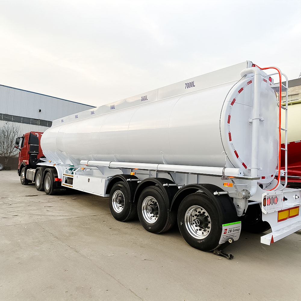 Semi-remorque-citerne pour carburant en acier au carbone