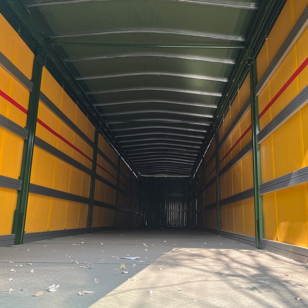 Semi-remorque à ridelles à 3 essieux